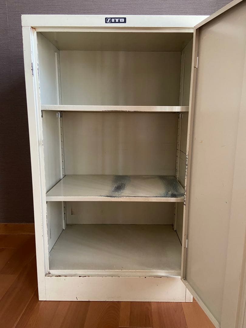 ITO スチールロッカー　(キャビネット)