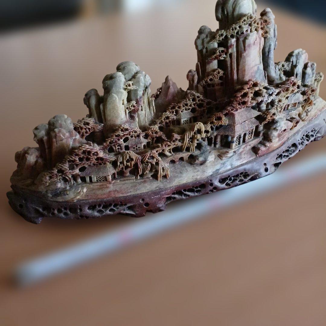 山水風景の天然石彫刻 約30cm