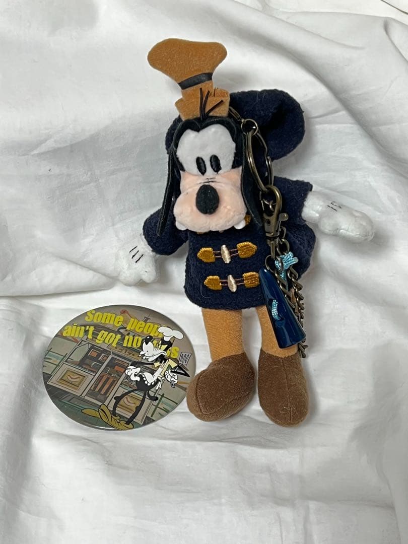 匿名配送/グーフィー プラッシュキーチェーン ダッフルコート＋缶バッジ