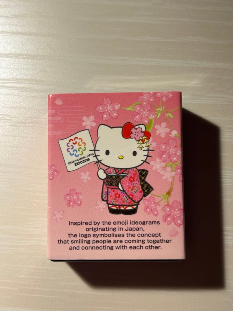 大阪万博　ハローキティ　ピンバッジ　非売品