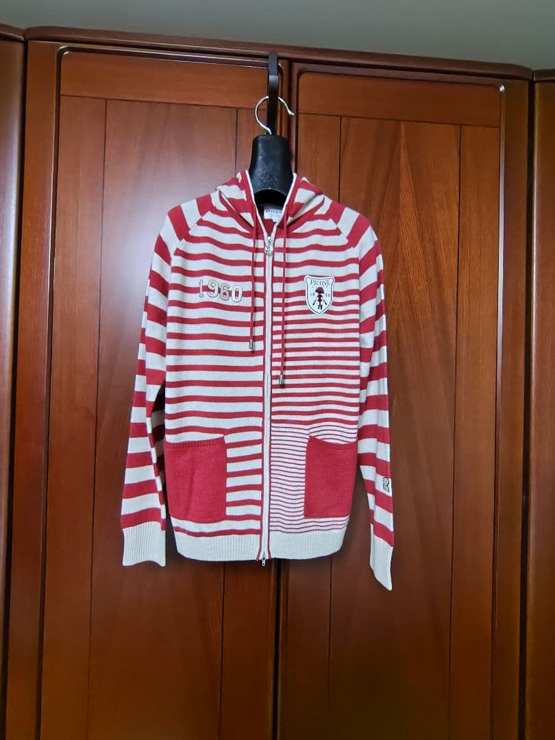 ピッコーネ赤と白のストライプ 前開き（ジッパー）フード付きセーター