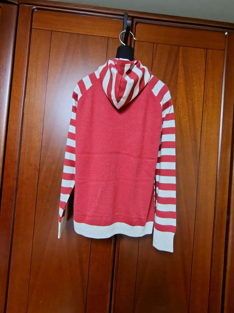 ピッコーネ赤と白のストライプ 前開き（ジッパー）フード付きセーター