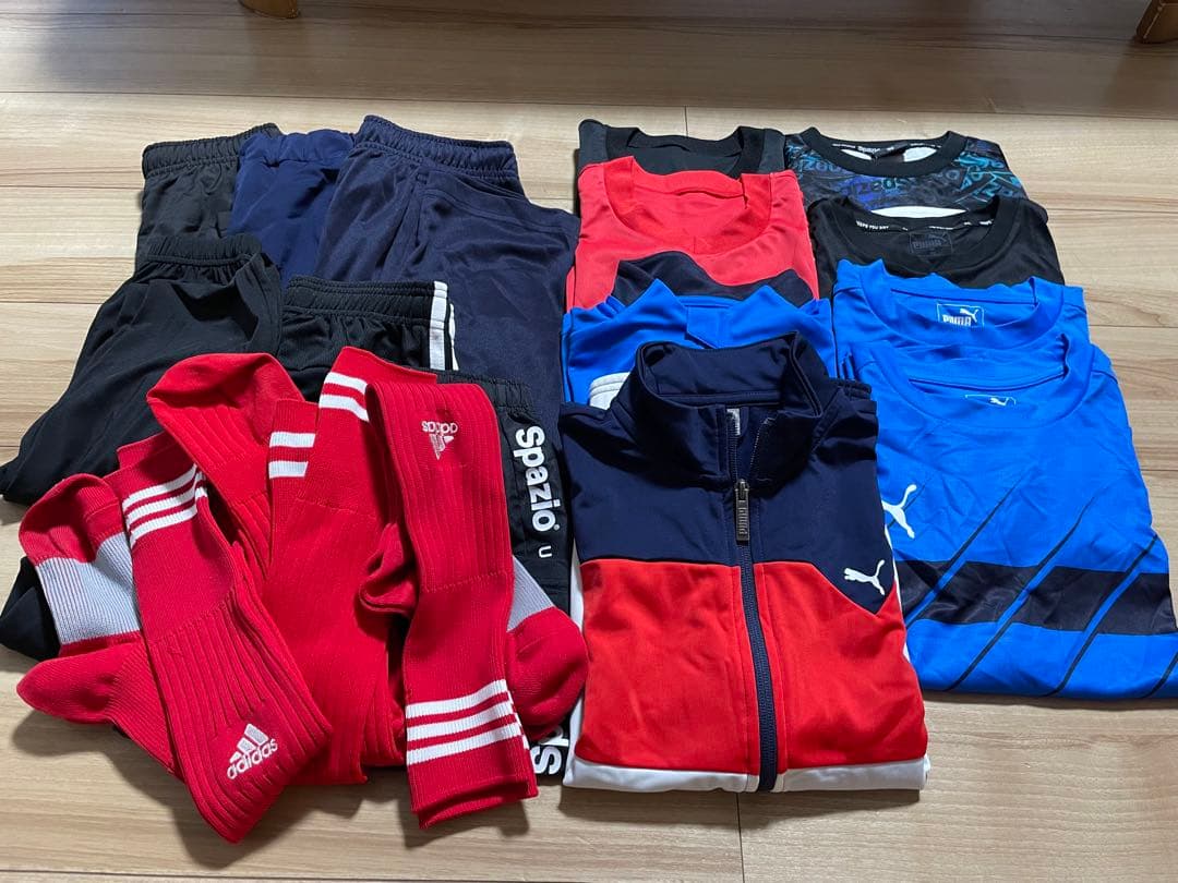 フットサルシューズとトレーニングウェアセット