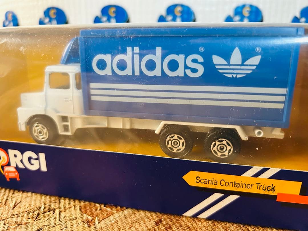 81' Corgi adidas Scania truckアディダスミニカーGB