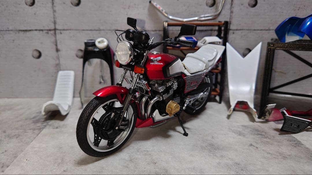 1/12完成品CBX400F赤白 2型カスタム