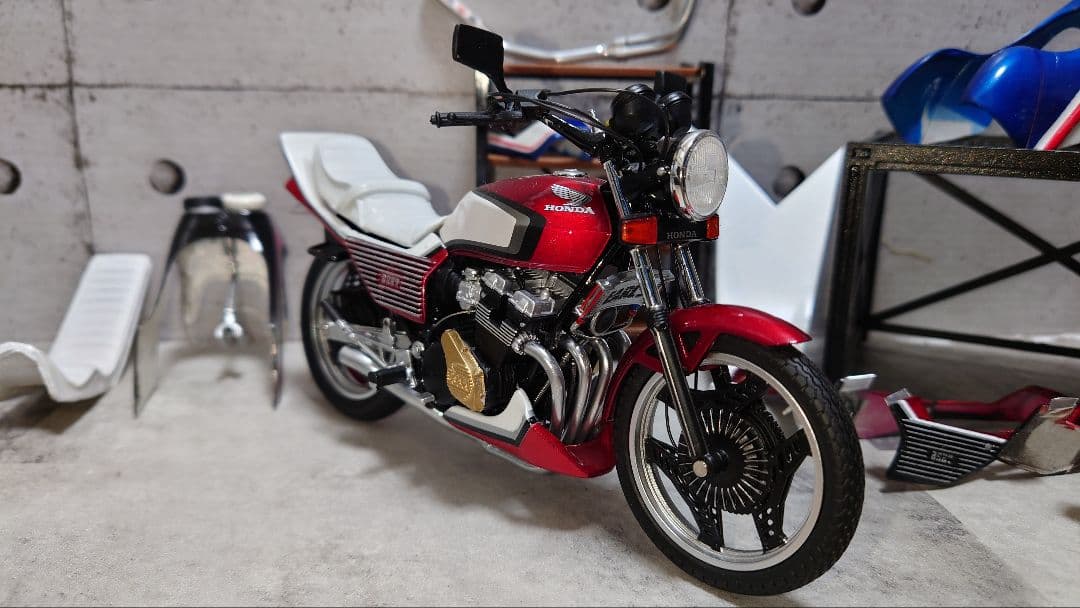 1/12完成品CBX400F赤白 2型カスタム
