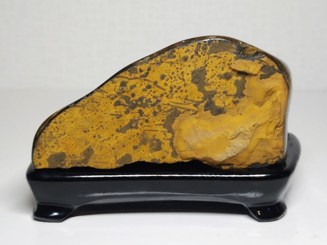 タイガーアイ 686g 虎目石 原石 鑑賞石 自然石 誕生石 鉱物 鉱石 水石