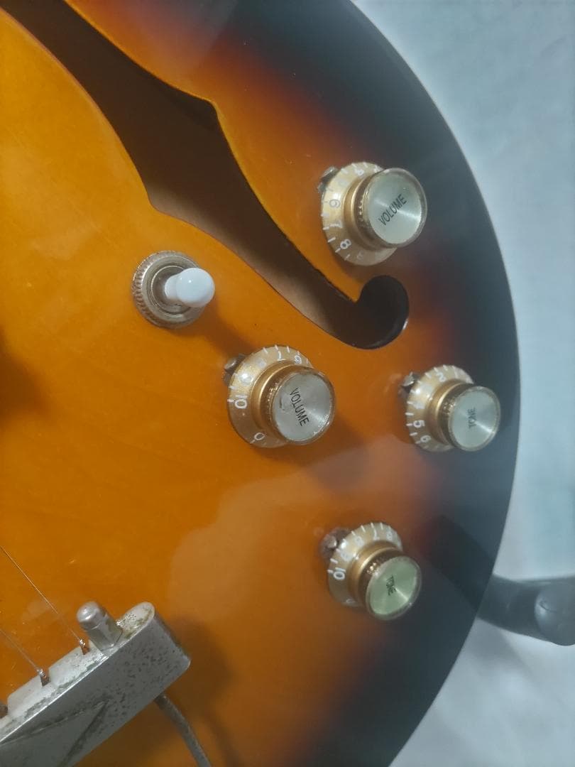 エピフォン　カジノ　クーペ　VS　中古　フルアコ