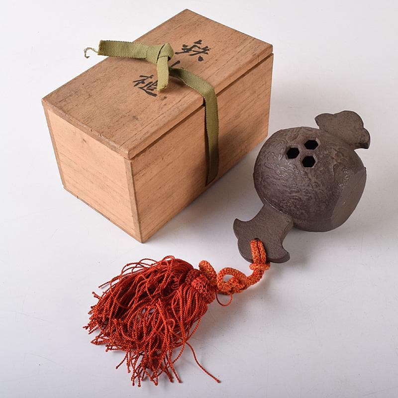 時代金工　古鉄　山水刻　小槌　香炉　共箱　V　R8204