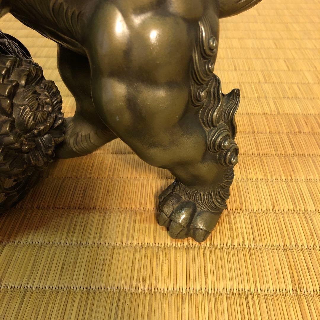 青銅 獅子像 球体付き