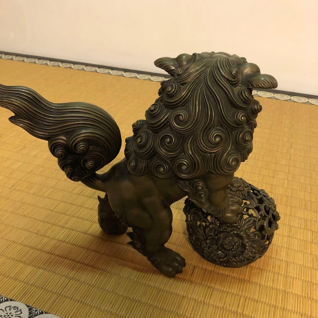 青銅 獅子像 球体付き