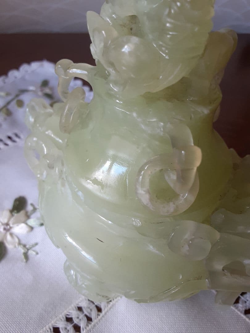 【中国】翡翠　❇透かし彫り香炉❇　龍　置物　アンティーク　工芸品　（台座付き）