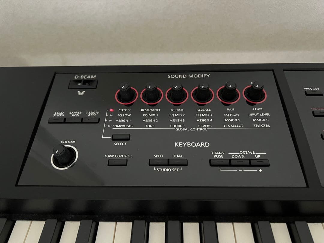 ROLAND FA-08　88鍵キーボードシンセサイザー