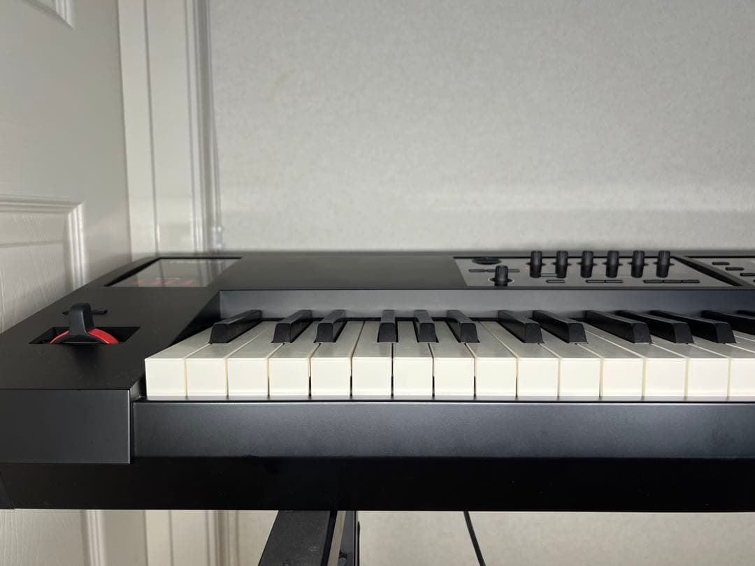 ROLAND FA-08　88鍵キーボードシンセサイザー