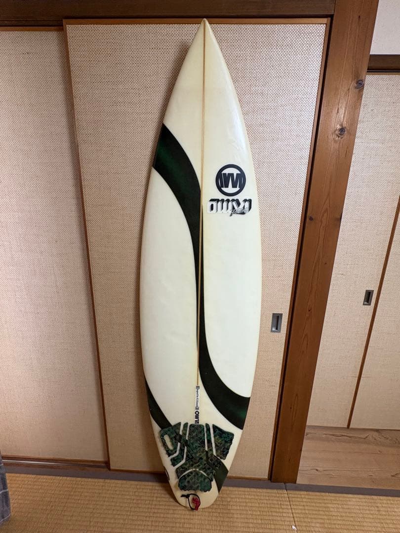珍しい木梨さんのサーフボード５.11179センチぐらい幅47センチ厚み５.7