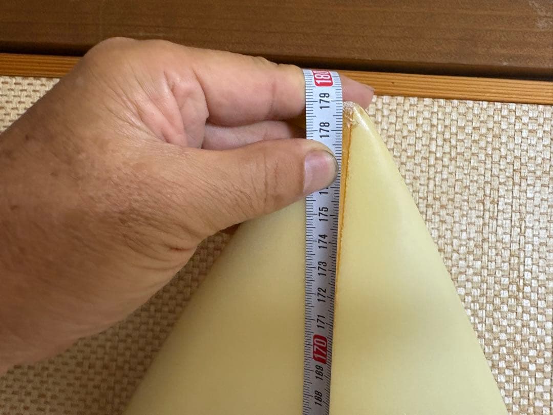 珍しい木梨さんのサーフボード５.11179センチぐらい幅47センチ厚み５.7