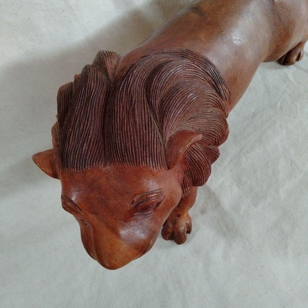 木彫ライオン　タイ　民族工芸　伝統工芸　丸太彫刻　王者　迫力　木彫り　ライオン