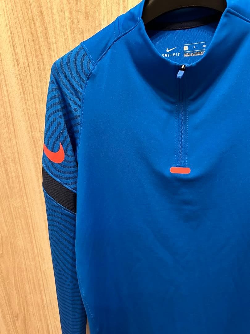 新品タグ付きNIKE（ナイキ） ナイキ ストライク ドリル トップ(ブルー)