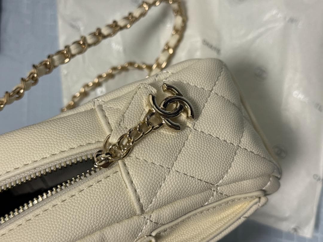 【新品未使用】非売品VIP ホワイト キルティング ショルダーバッグet