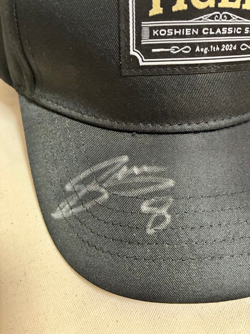 阪神タイガース #8佐藤輝明選手サイン入りキャップ