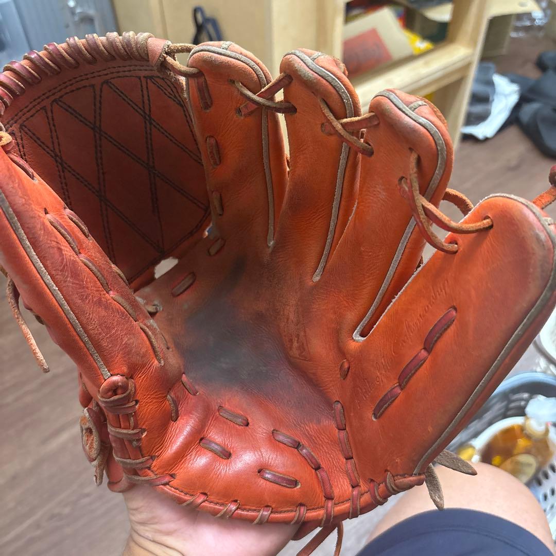 赤いレザー硬式野球グローブ