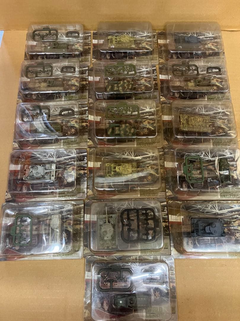 ワールドタンクミュージアム　シリーズ　戦車モデル 迷彩色 １６個セット