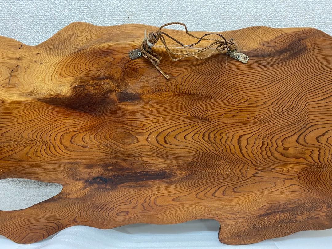 3-3292 屋久杉で作られた鯉の木彫りの工芸品・壁掛