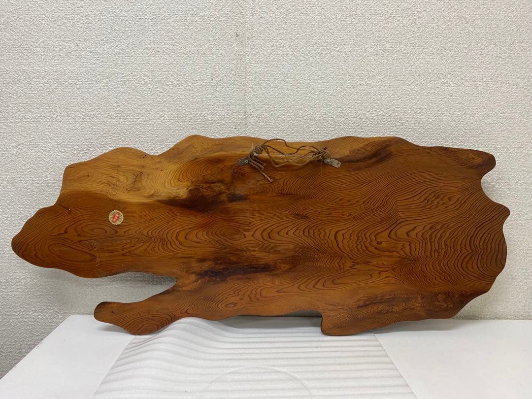 3-3292 屋久杉で作られた鯉の木彫りの工芸品・壁掛