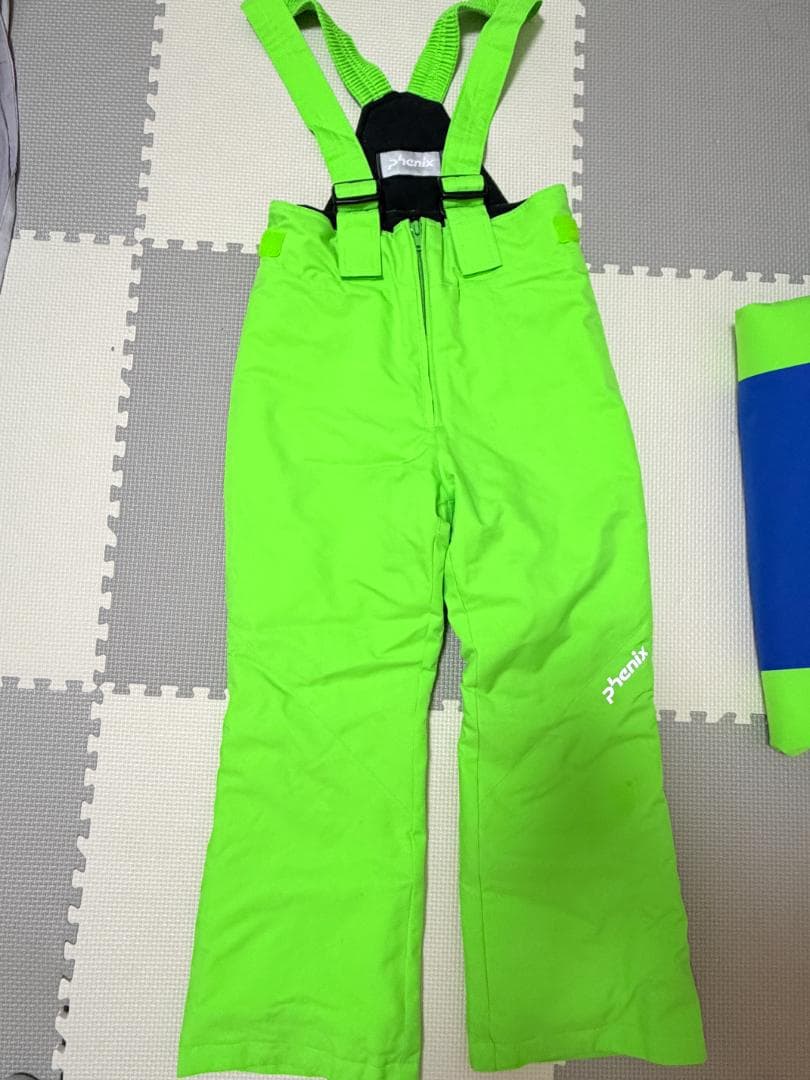 年末値引！美品　子ども用スキーウェアとスキーグロ－ブセット