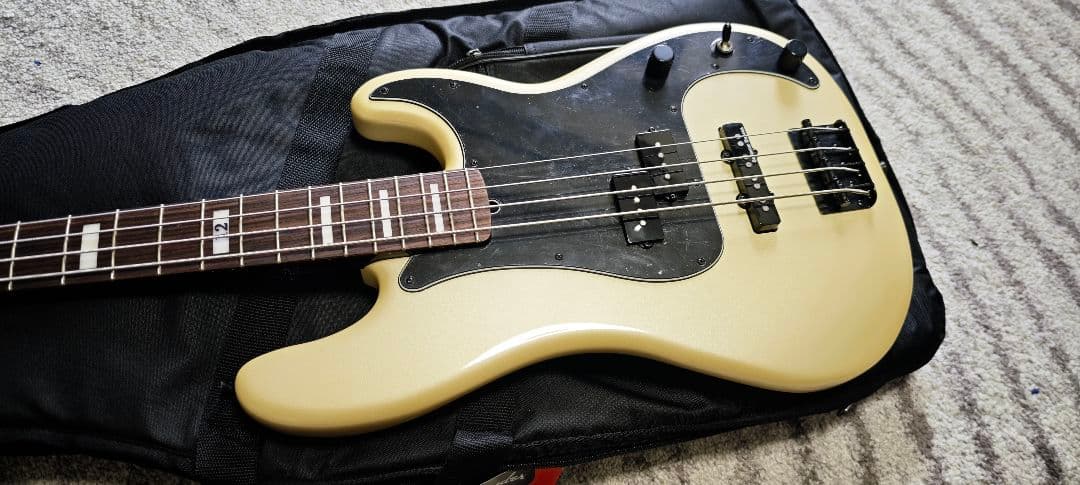 新品未使用Fender Duff McKagan Deluxe Bass