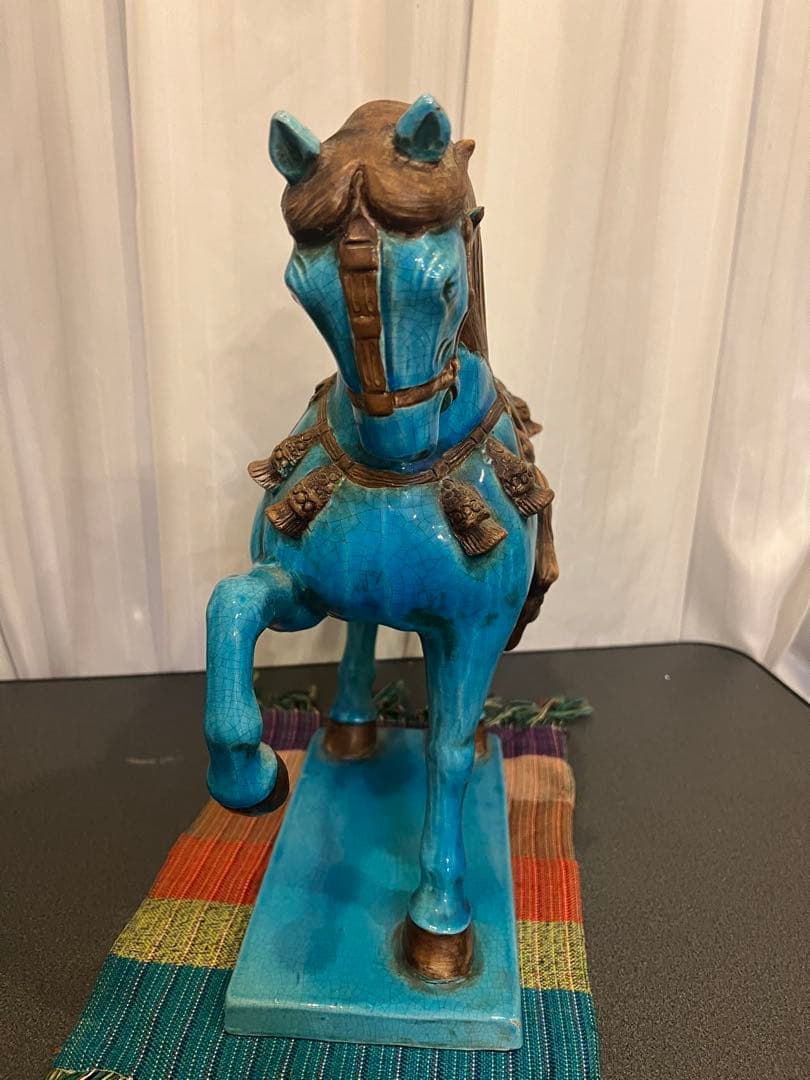 青い陶器の馬の彫刻　イタリア製