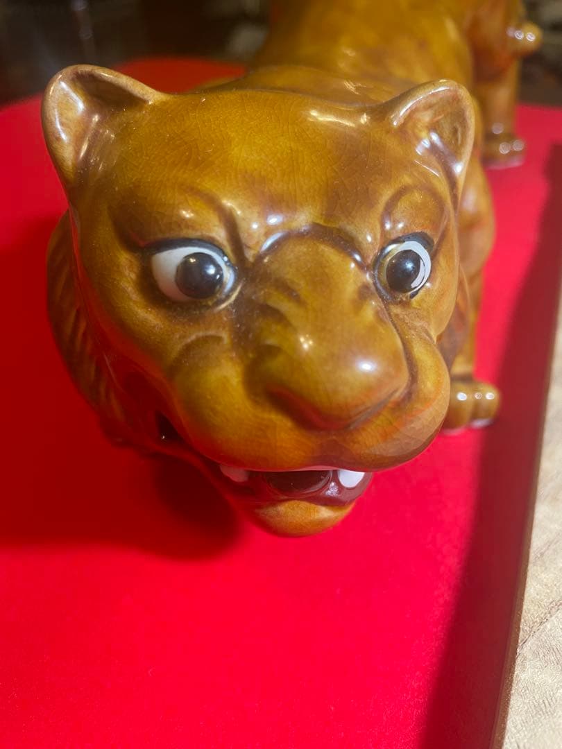 朝蔵五十吉　九谷焼陶器製虎の置物と木製箱