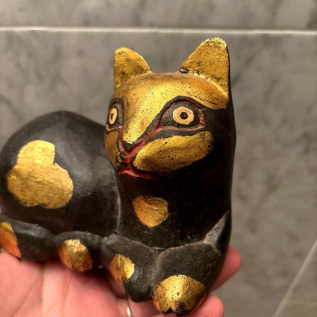 エジプトアンティーク　黄金に輝く木彫りのネコの彫刻オブジェ