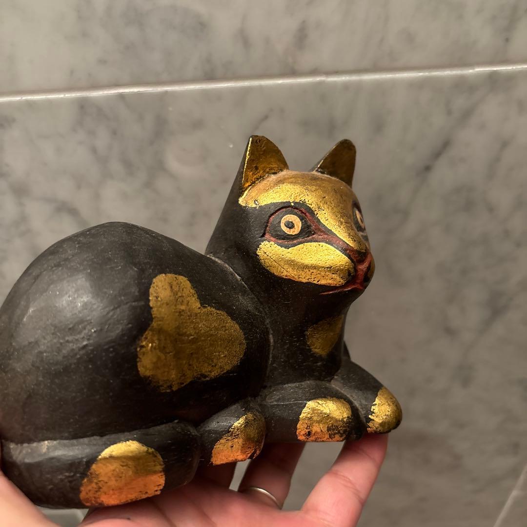 エジプトアンティーク　黄金に輝く木彫りのネコの彫刻オブジェ