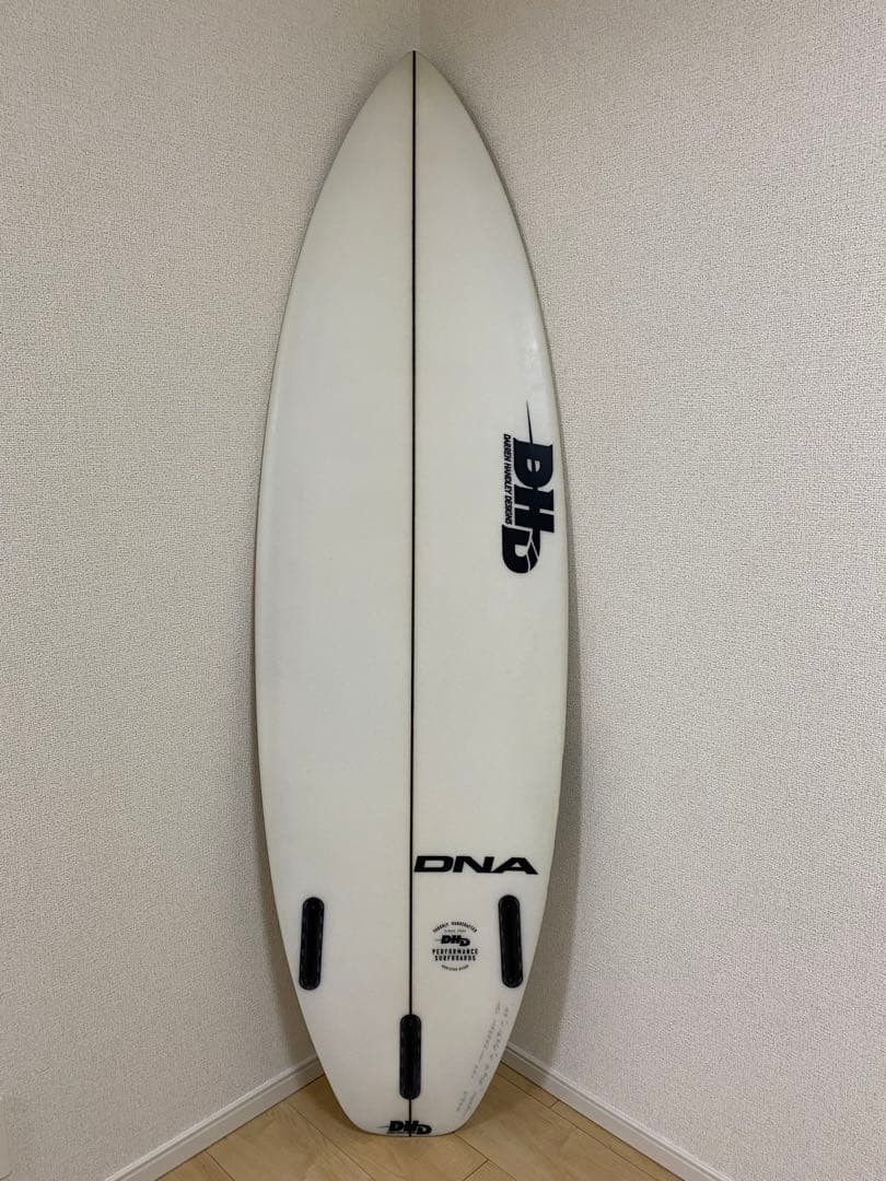 DHD DNA サーフボード 5’9 fcsハードケース　ボードバッグ付き