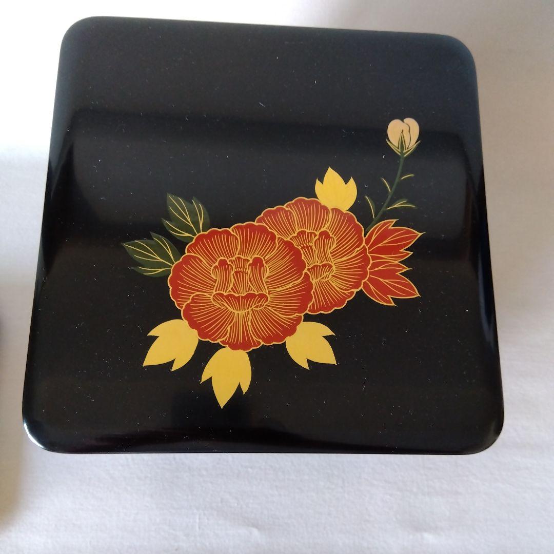 輪島塗　牡丹紋様　四段重箱