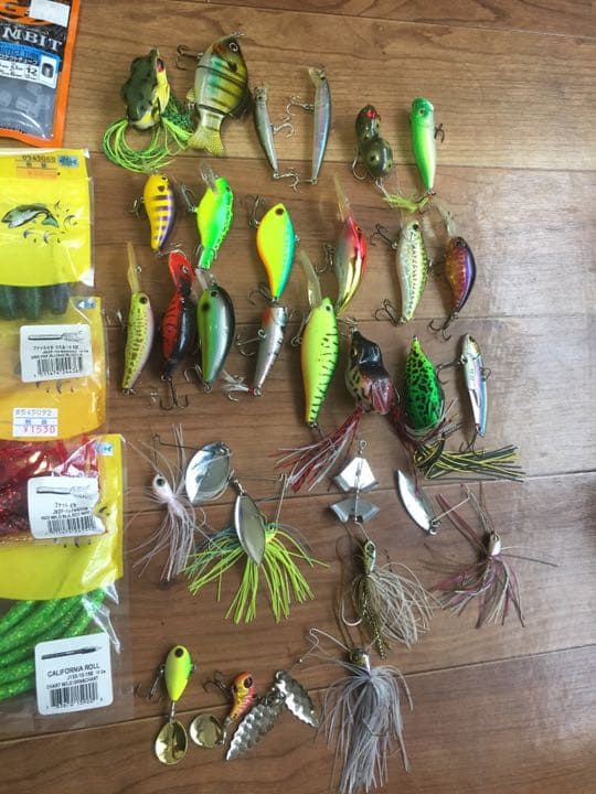 ルアー32点、タックルボックス、ライン2点、その他セット