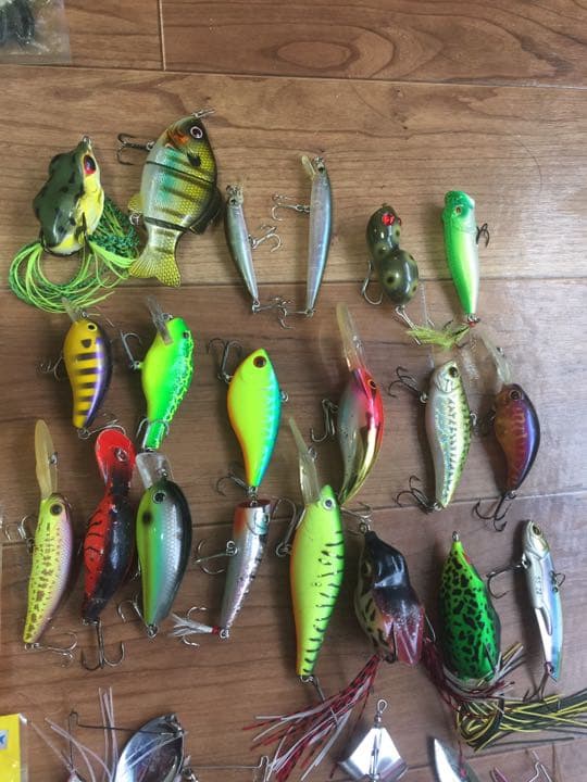 ルアー32点、タックルボックス、ライン2点、その他セット