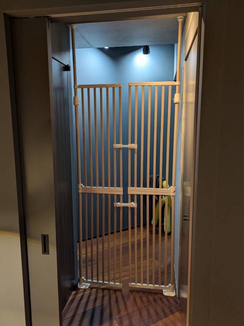 アイリス 猫脱走防止ゲート 幅85〜92.5 高さ190〜250 ベージュ