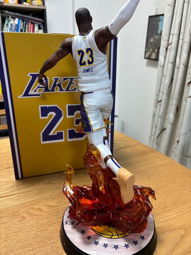 レブロン・ジェームズ　フィギュア　特大サイズ　NBA 40cm