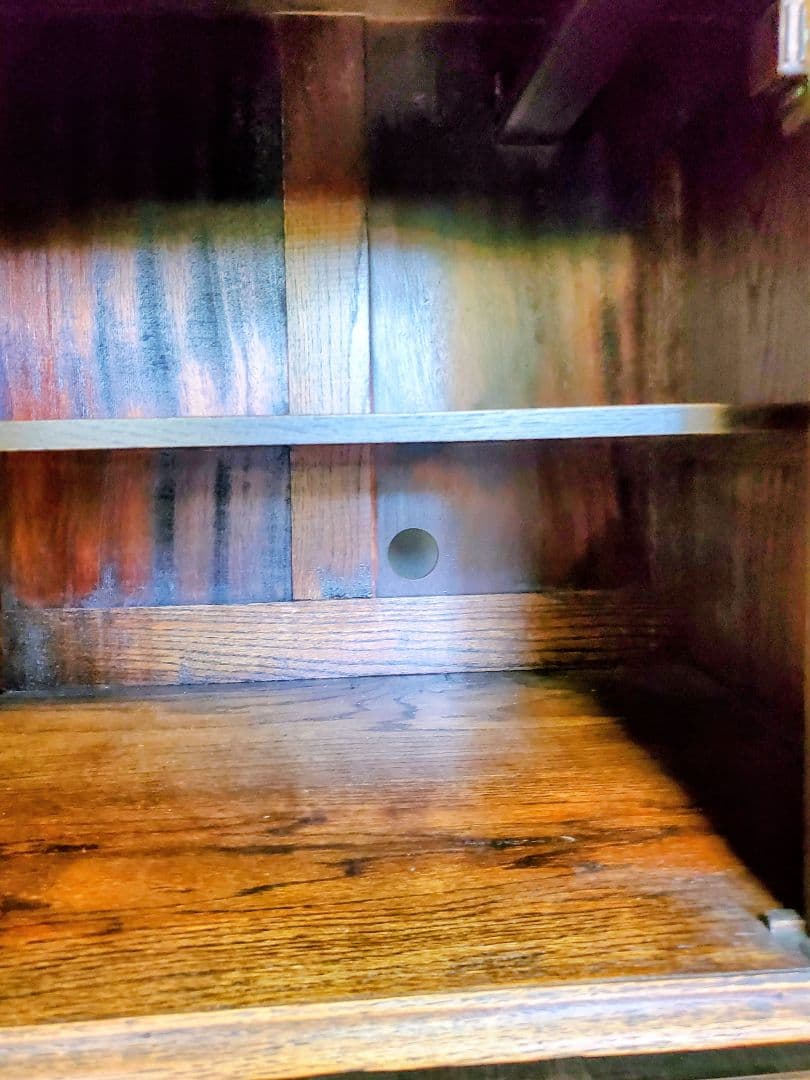 アンティーク家具　イギリス　木製彫刻サイドボード