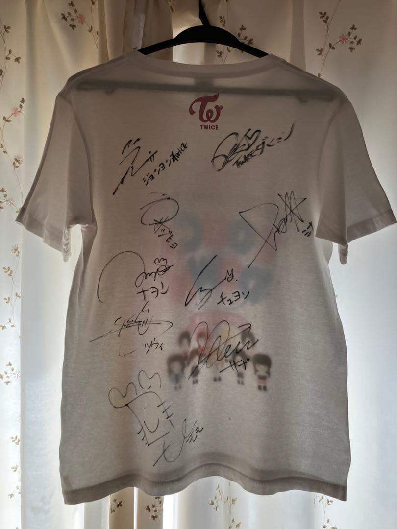 TWICE  メンバーサイン入りTシャツ