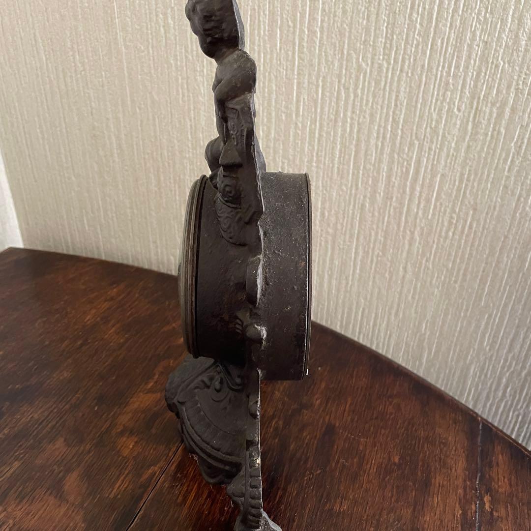 フランス製のゼンマイ式振子アンティーク置き時計