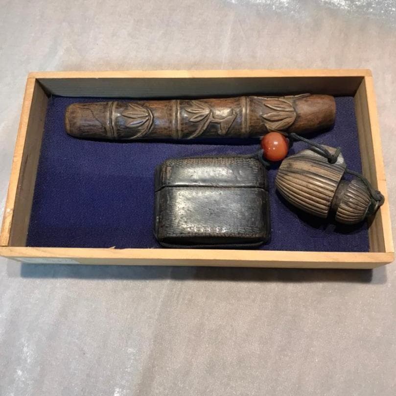 腰差煙草入れ　煙管筒　アイヌ彫り柘植竹形鋤彫