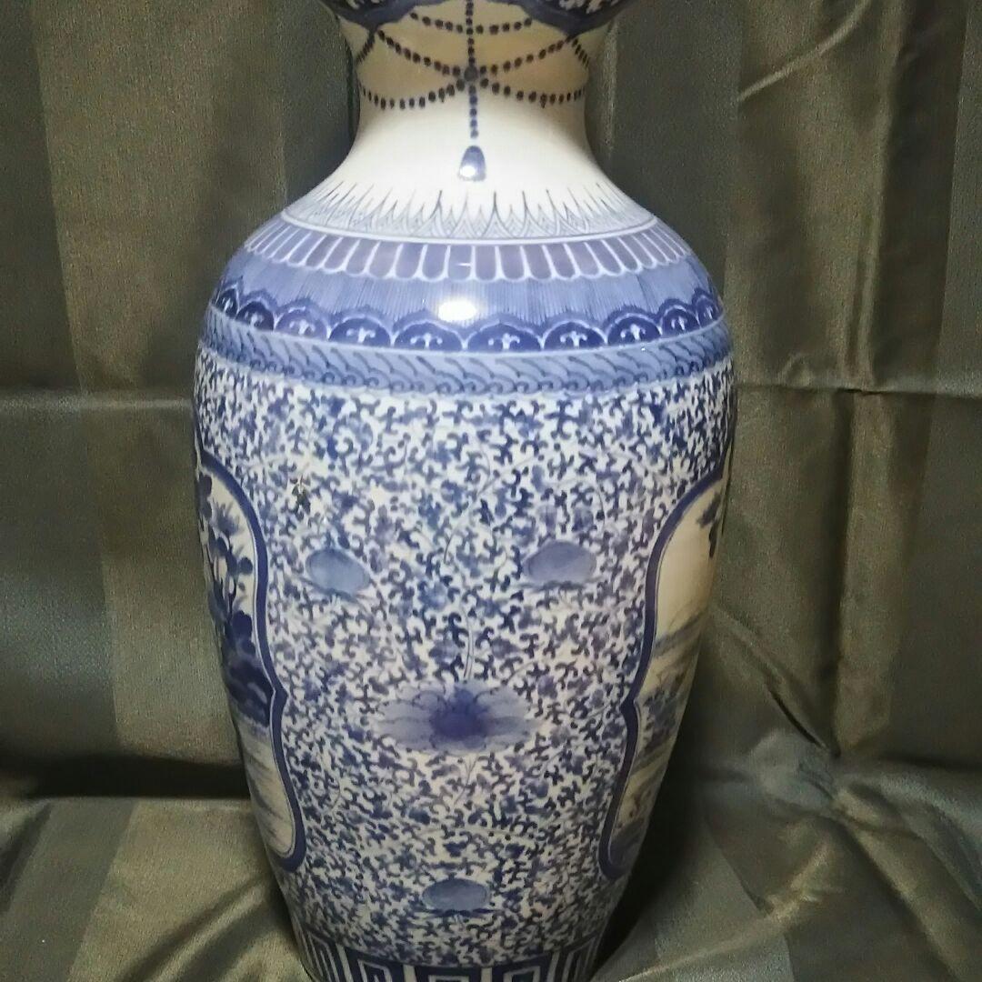 お値引き 古伊万里 大きな壺 白抜き蛸唐草模様に猫が三匹