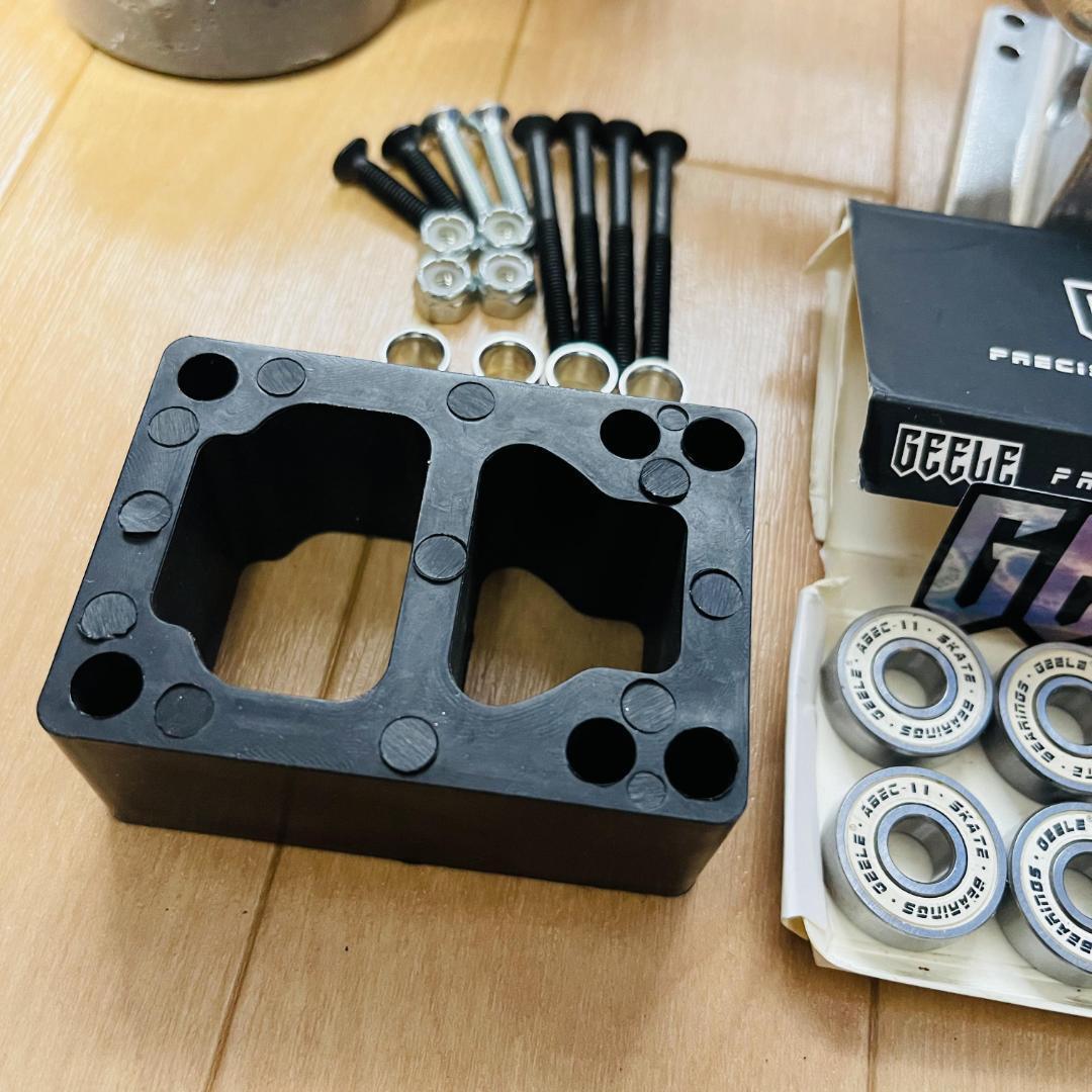 サーフスケート　YOW S5同機能トラック+話題の四角ウィール　足回りセット