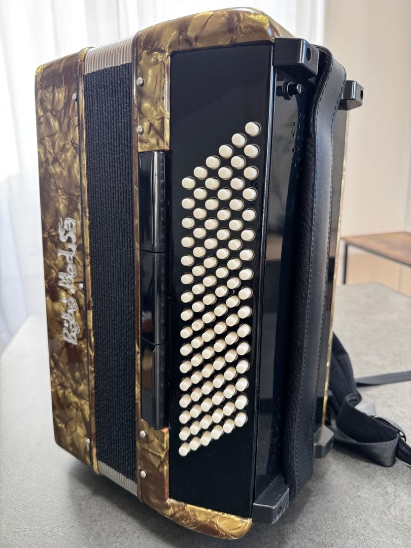 アコーディオン Bébé Medusa 中型ゴールド