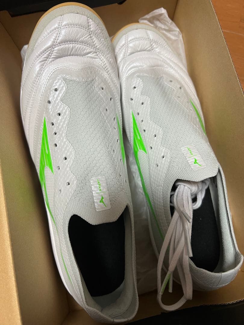 Mizuno Morelia Neo Sala β 28.5