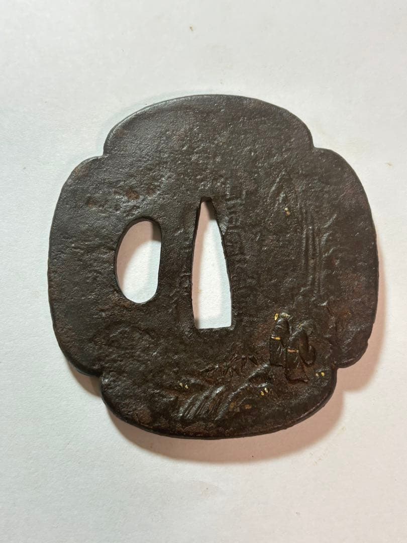 鐔鍔つば　山城国伏見住金家　在銘　唐人物　風景図　鉄地　江戸時代