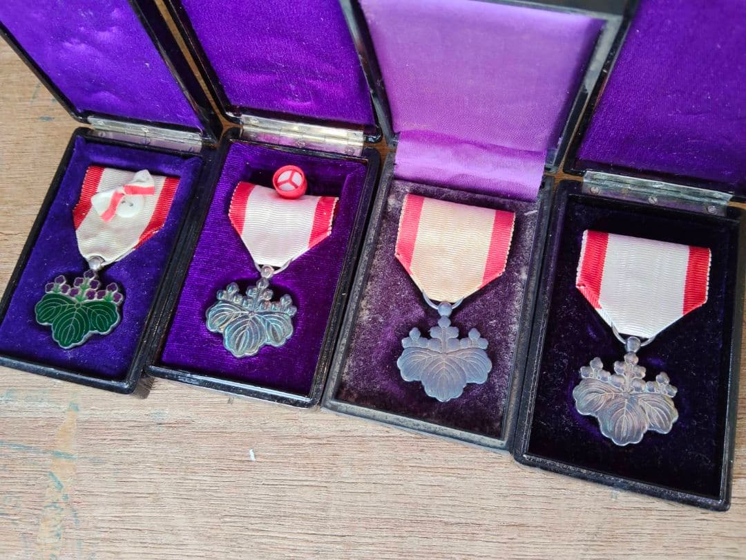 ★旧日本軍 勲章 まとめ売り 11点 ケース付 明治～昭和 勲章類 記章 記念章